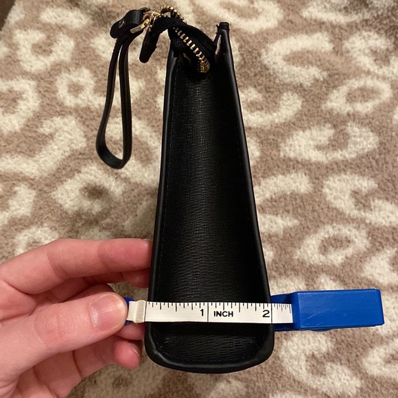 kate spade wristlet - Picture 11 of 11